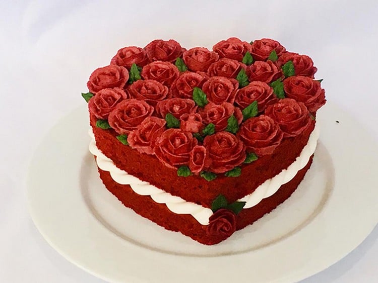bolo em formato de coração red velvet