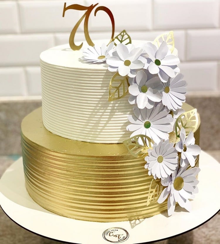 bolo dourado para aniversário de 70 anos